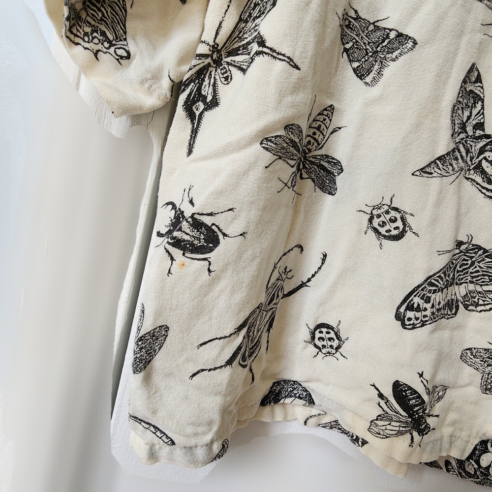 Hot Topic Cream Button Crop Shirt with Black Insect Print (sz small) - Picture 8 of 10